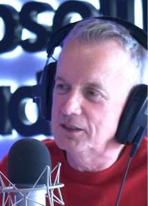 Frank Skinner fond en larmes en direct alors qu’il révèle que l’ancien co-animateur se bat pour sa vie