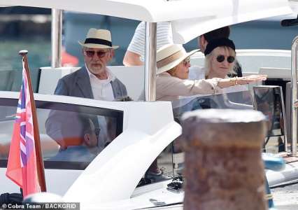 La légende hollywoodienne Steven Spielberg et son épouse Kate Capshaw embarquent sur un yacht de 250 millions de dollars sur la Riviera italienne