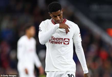 Marcus Rashford s’écrase et ruine sa Rolls Royce de 700 000 £, mais ressort « indemne » après être entré en collision avec un îlot de circulation après la victoire de Manchester United sur Burnley