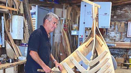 Venise: les derniers fabricants de gondoles au monde