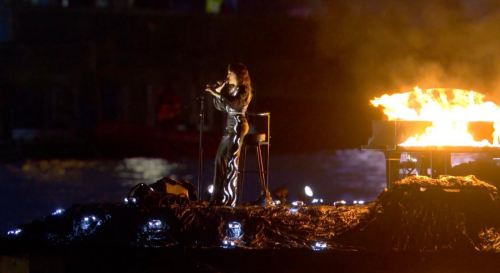 JO Paris 2024 : Juliette Armanet et son piano enflammé sur la Seine