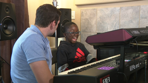 Un jeune prodige américain du piano émeut les réseaux sociaux