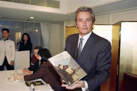 Mort d’Alain Delon : comment au Japon, l’interprète du Samouraï incarnait la France