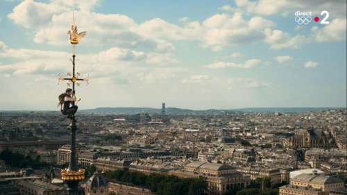 Le bossu de Notre-Dame qui veillait sur Paris du haut de la flèche n’était autre que...