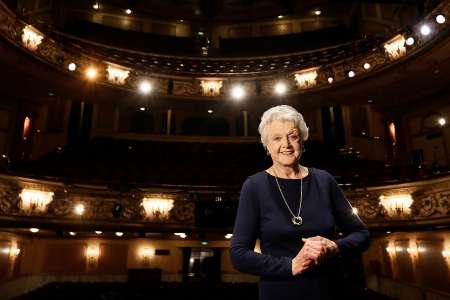 Angela Lansbury saluée par les stars de la suite d'À couteaux tirés