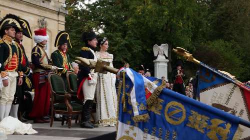 Des parades en armes à la remise des aigles : avec les grognards des reconstitutions napoléoniennes