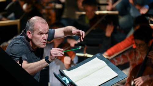 Accusé de harcèlement sexuel, le chef d'orchestre François-Xavier Roth mis en retrait à Paris et à Cologne
