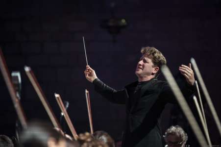 Joshua Weilerstein nommé à la tête de l'Orchestre national de Lille