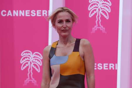 Gillian Anderson: «Mes ados étaient embarrassés que je joue dans Sex Education»