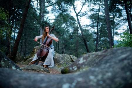 Olivia Gay, la violoncelliste écolo qui fait le tour de France des forêts