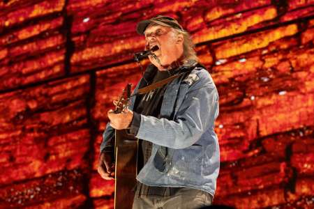 Neil Young et Crazy Horse annulent la fin de leur tournée pour raisons de santé