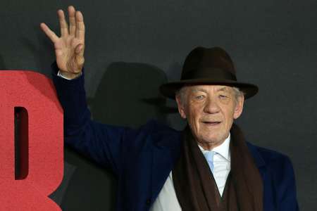 À 85 ans, l’acteur Ian McKellen revient sur son état de santé depuis sa chute sur scène