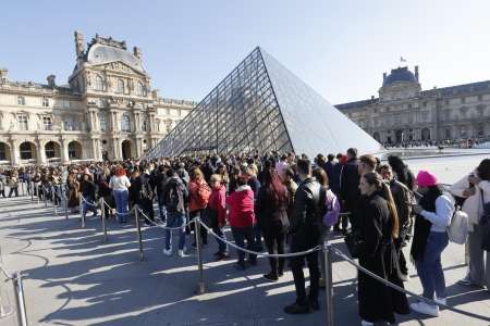 Musées : faut-il faire payer davantage les touristes internationaux ?