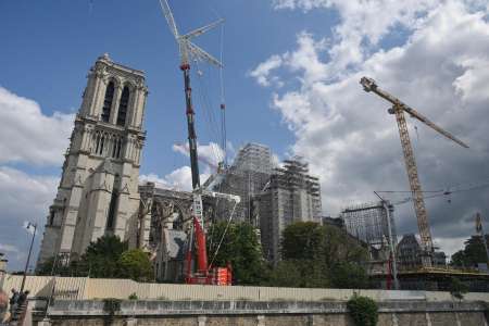 Notre-Dame de Paris : le bouquet a été posé, «la charpente est achevée !»