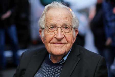 Noam Chomsky sort de l’hôpital après des rumeurs sur son décès démenties par son épouse