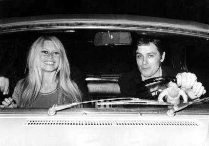 Arditi, Fremaux, Bardot, Cardinale, Line Renaud... Le monde de la culture rend un poignant hommage à Alain Delon