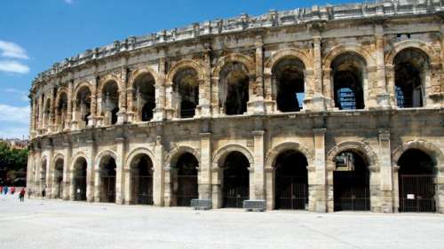 Un touriste irlandais arrêté après avoir vandalisé le Colisée à Rome