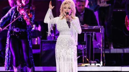 La chanteuse de country Dolly Parton donne un million de dollars pour financer le vaccin Moderna