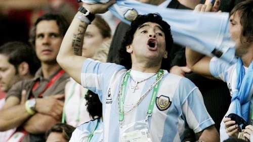 Diego Maradona, dieu vivant du football et héros de cinéma