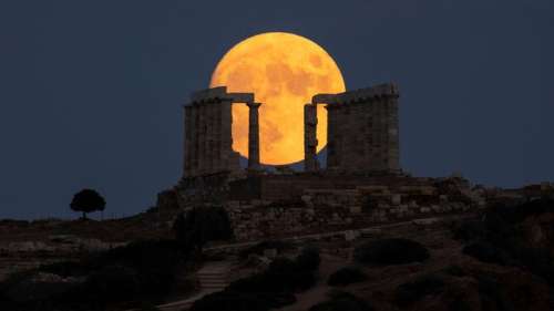 «Moment majestueux»: une nuit de pleine lune sur l'Acropole d'Athènes