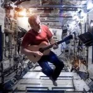 Chris Hadfield et son groupe d’astronautes musiciens repartent en tournée sur Terre