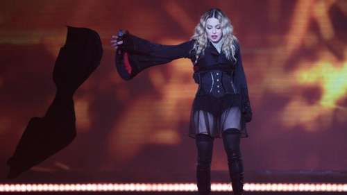 «Accablée» par la douleur, Madonna annule des concerts