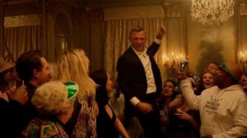 En attendant le prochain James Bond, Daniel Craig offre une parodie aux fans