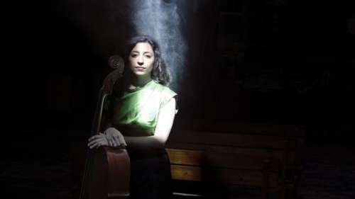 Arménie: Astrig Siranossian, une violoncelliste à la double voix