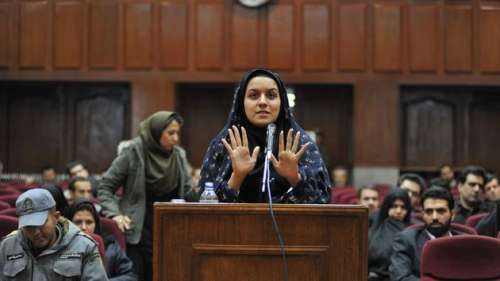 Sept hivers à Téhéran: le procès  qui annonce la révolte