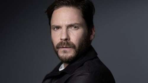 «Ce rôle a été un Everest à gravir»: Daniel Brühl, l’acteur allemand dans la peau de Karl Lagerfeld