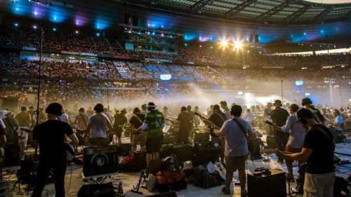 Au nom du dieu rock, 1000 musiciens font vibrer le Stade de France