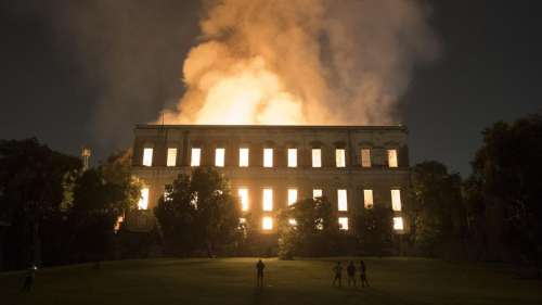 Colère et émotion au Brésil après l'incendie du musée emblématique de Rio