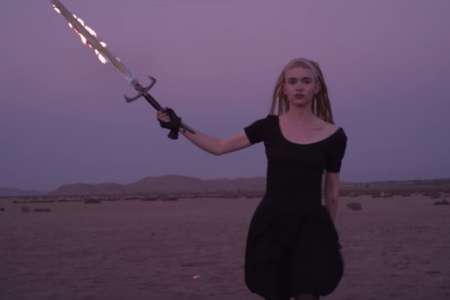 Grimes s’exprime en faveur de la fille transgenre d’Elon Musk │ Exclaim!