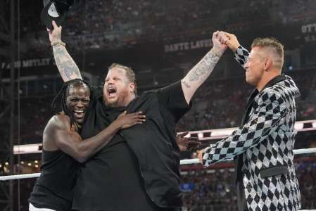 Jelly Roll se produit – et lutte ! – au WWE SummerSlam à Cleveland