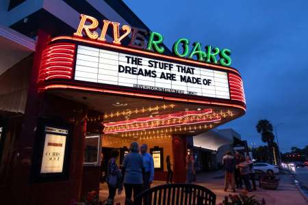 Le théâtre historique River Oaks rouvrira ses portes en octobre – Houston Public Media