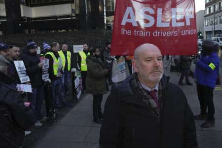 Les ministres critiqués alors que le syndicat annonce de nouvelles grèves