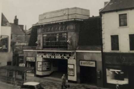 Le vieux cinéma Granada de Mansfield prêt à être diffusé à la télévision