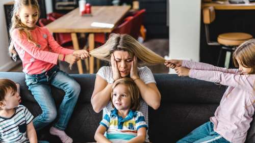 Le mème « Je veux des petits-enfants » reflète la façon dont les jeunes redéfinissent les attentes familiales