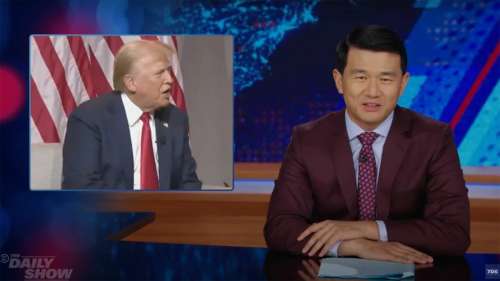 Le Daily Show réagit aux propos insensés de Trump sur l’identité raciale de Kamala Harris