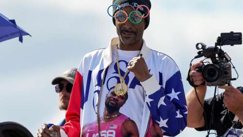 Les quêtes secondaires de Snoop : au-delà des Jeux olympiques, le rappeur a prouvé sa polyvalence, de la cuisine à la lutte