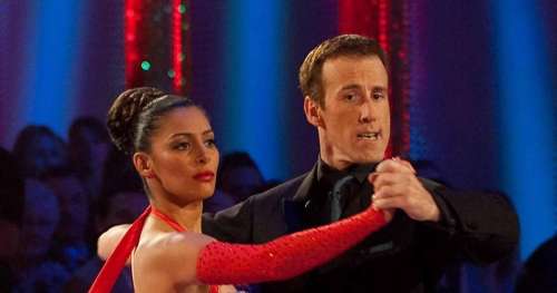 La star de Strictly défend Anton Du Beke et s’en prend à la « chasse aux sorcières »