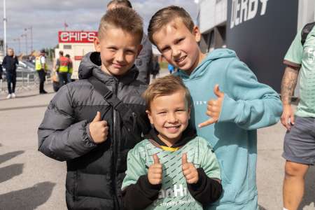 Ferveur au Derby County : les fans captivés par le jeu 
