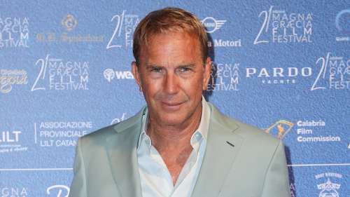 Kevin Costner est élégant au Festival du film de la Magna Graecia à Catanzaro, en Italie et remporte le prix Colonna D’Oro