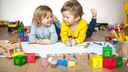 Combattre les vagues de chaleur estivales avec des jouets d’intérieur : des activités créatives faites maison pour garder les enfants occupés pendant la chaleur estivale extrême