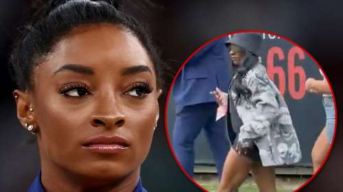 Simone Biles porte la veste des Packers de Green Bay pour le match des Bears, rôtie en ligne