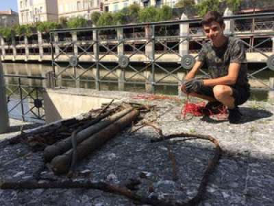 À Castres, Florian pratique la pêche à l'aimant pour dépolluer l'Agout