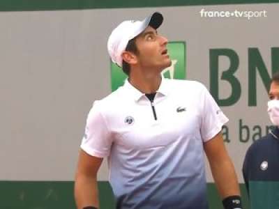 VIDÉO. Roland-Garros : quand Nelson Montfort empêche la reprise d'un match de tennis