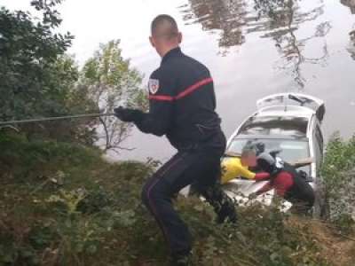 Landes : elle oublie de serrer le frein à main, sa voiture finit dans le fleuve