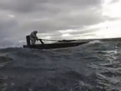 VIDEO. Japon : un homme sauvé après avoir passé 22 heures à dériver en mer