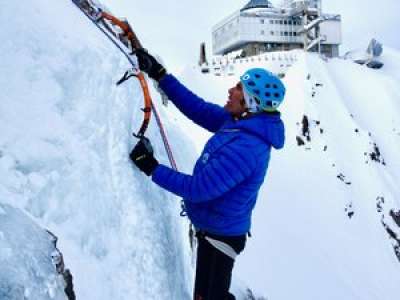 Hautes-Pyrénées: Premières grimpes sur la cascade de glace du Pic du Midi